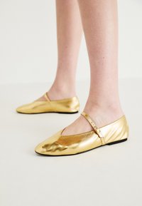 Ankle strap ballet pumps - gold