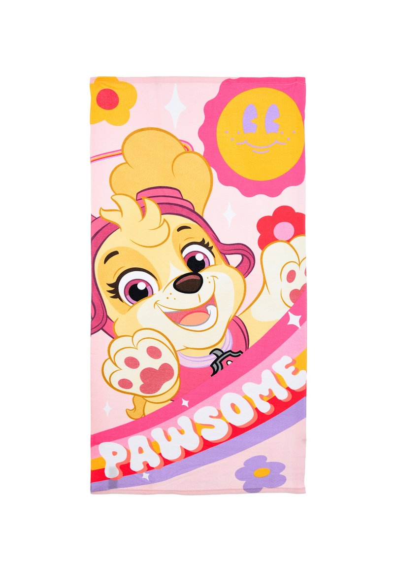 Asciugamano da spiaggia rosa con un cane cartone animato dal pelo giallo chiaro. Il design include fiori e la scritta "PAWSOME" in lettere bianche in grassetto.