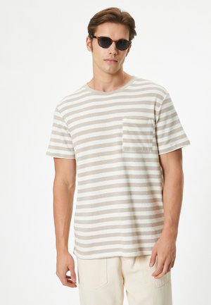 POCKET DETAIL - Camiseta estampada - beige