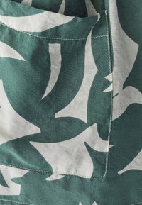 LEVIE  - Bluse - sage abstract