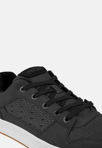 normani Outdoor Sports MILWAUKEE SNEAKER LOW - Skateschuh - anthrazit