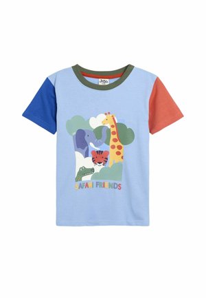 Kinder-T-Shirt aus Baumwolle, mit einem blauen Körper, mehrfarbigen Ärmeln und einer Grafik von Tieren mit dem Text "SAFARI-FREUNDE" darunter.