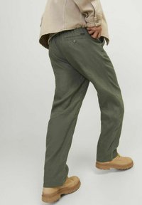 Jack & Jones JPSTKARL LAWRENCE - Püksid - beetle