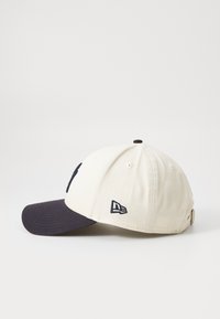 New Era COLOURBLOCK 9FORTY® UNISEX - Kepuraitė - off-white/navy