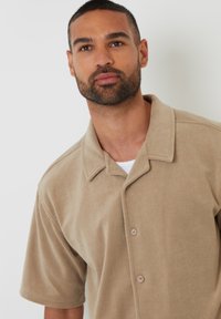 Threadbare CROFTON - Camisa - mid stone