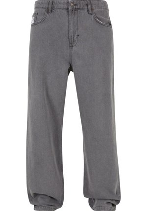 Szürke farmernadrág egyenes szabással. Gombos záródással, öt zsebbel és finom cérnamunkával. Puha tapintású, tartós anyag.