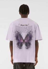 MJ Gonzales HEAVY OVERSIZED - FROSTED WINGS - T-shirts med print - lilac
