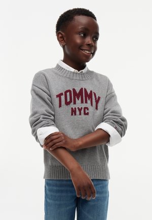 Tommy Hilfiger, INTARSIA VARSITY LOGO CREW NECK JUMPER - Пуловер - medium grey heather