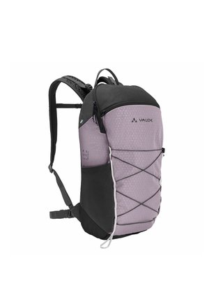 Zaino compatto viola e nero con spallacci imbottiti, corde elastiche frontali, tasche laterali in rete e logo Vaude sulla pannello frontale.