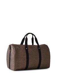 Borsa da viaggio in materiale brown testurizzato con manici neri, forma arrotondata, chiusura con zip e dettagli in metallo dorato.