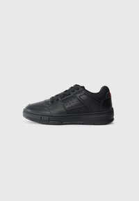 Unselected, black