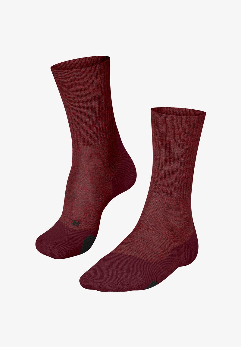 Paire de chaussettes rouge foncé côtelées mi-mollet avec zones renforcées aux orteils et aux talons, conçues pour le confort et la durabilité.