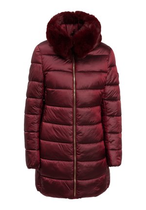 Bordeaux gewatteerde pufferjas met een ritssluiting aan de voorkant en een grote zachte faux fur kraag, kniehoog, lange mouwen en horizontale stiksels.