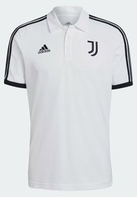 Polo blanc Adidas avec logo Juventus noir sur le côté droit de la poitrine et rayures noires le long des manches courtes et des poignets.