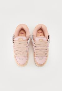 Globe SABRE - Joggesko - pink
