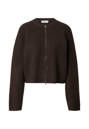 Bruine cropped cardigan van ribstof, met lange mouwen, een ronde halslijn en een ritssluiting aan de voorkant met zilveren beslag.