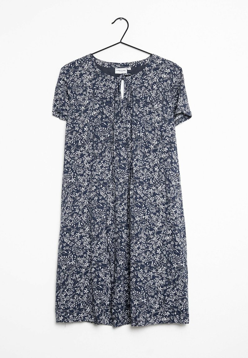 Robe bleu marine à manches courtes avec imprimé floral blanc, encolure ronde et détail en forme de trou de serrure à l'avant, suspendue sur un cintre noir.