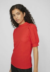 VILA MIT KURZEN ÄRMELN  - Bluse - tomato