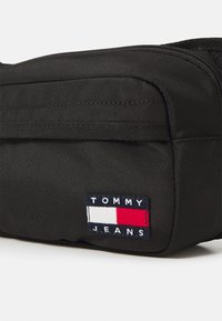 Tommy Jeans DAILY BUM BAG UNISEX - Marsupio - black