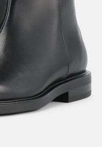 Vagabond FLOYD - Klasiski puszābaki - black