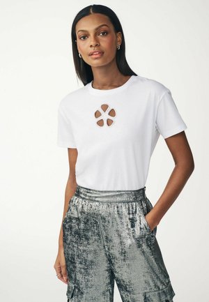 CUT OUT DETAIL - REGULAR FIT - T-shirt med print - white