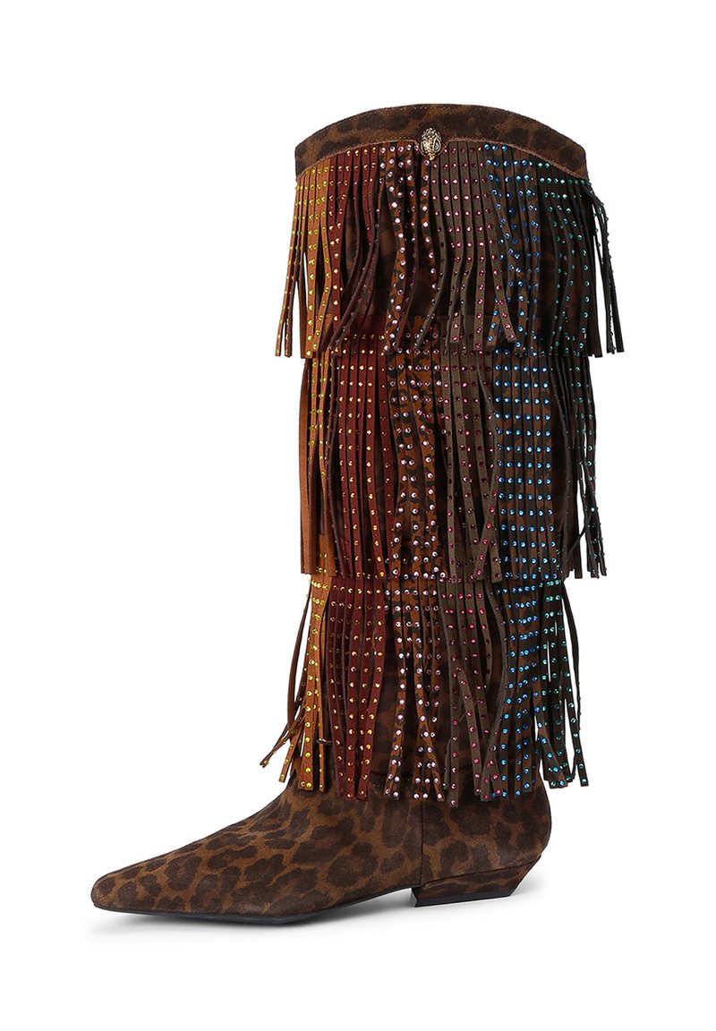 Stivale al ginocchio in suede con stampa leopardata, dotato di frange in pelle multicolore e borchie lungo il gambale. Design a punta.