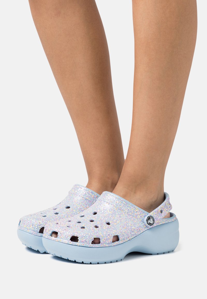 Crocs CLASSIC PLATFORM GLITTER Mules à talons blue calcite/multicolore ZALANDO.FR
