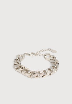 Ασημένιο βραχιόλι με χοντρή αλυσίδα, κείμενους κρίκους και ρυθμιζόμενο κούμπωμα, με διακοσμητικό στοιχείο "XXV".