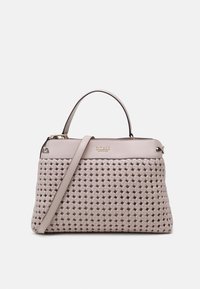 Lys grå vævet håndtaske med glatte læderdetaljer, en top-håndtag og en justerbar rem. Har et subtilt logo på frontpanelet.