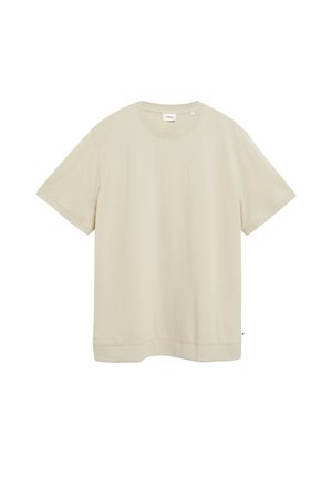 Beżowy T-shirt z krótkim rękawem i okrągłym dekoltem, subtelną poziomą fakturą, prostym dołem i małą metką marki przy dekolcie.