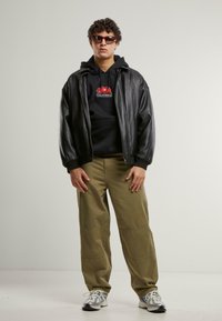 Mister Tee Mikina s kapucňou - black