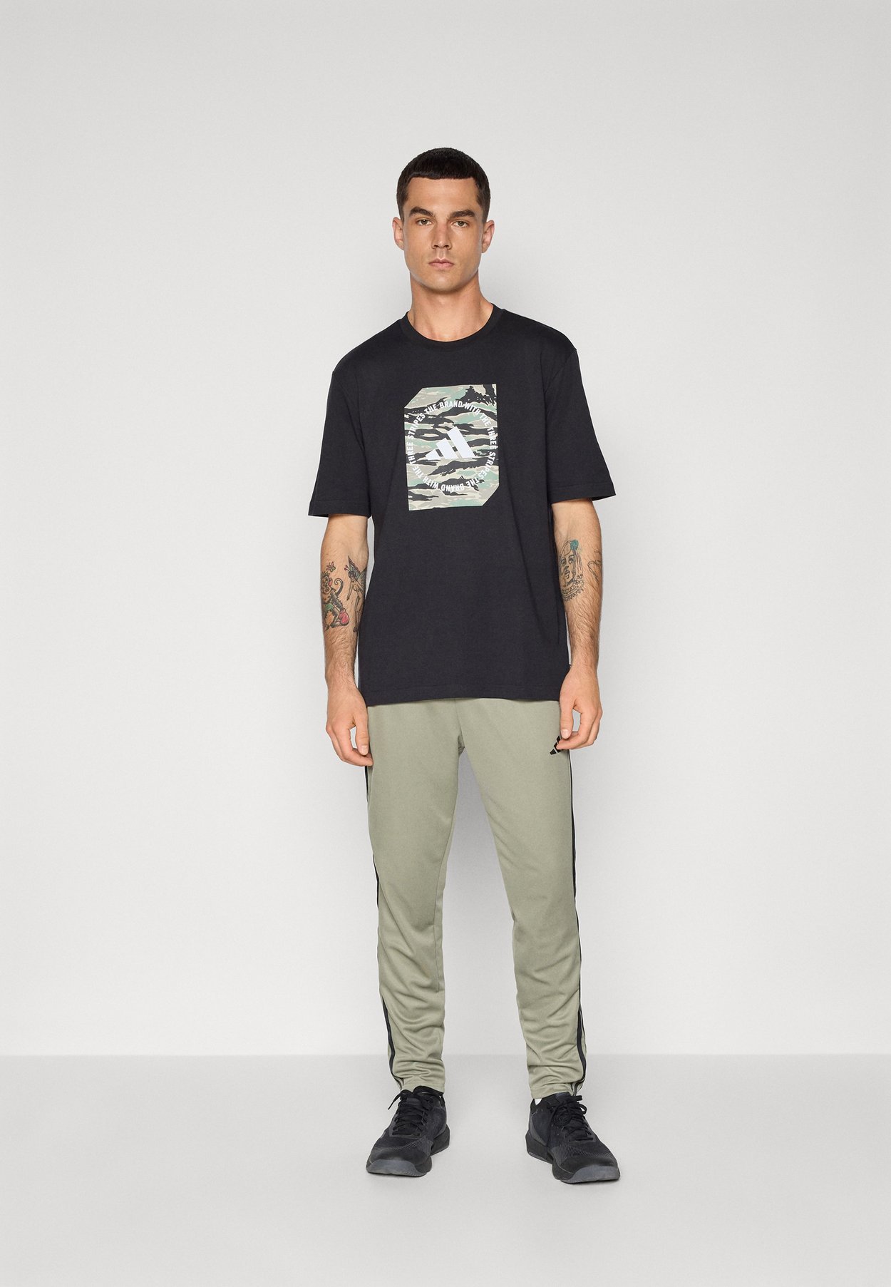 CAMO SHAPE GRAPHIC
