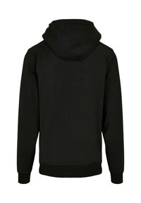 Svart hettegenser med myk tekstur, med en stor baklomme, ribbestrikkede mansjetter og hem, samt hætte med snøring. Enkel design, ingen mønstre.