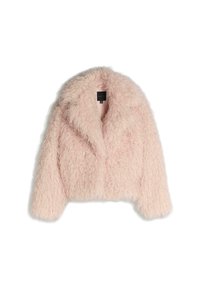 Umjetna krzna jakna u mekoj roza boji s fluffy teksturom, skraćeni dizajn, široki ovratnik i otvoreni prednji dio. Ima duge rukave i bez vidljivih zatvarača.