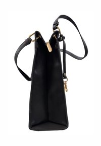 Borsa a tracolla in pelle nera con una forma strutturata, dotata di metalleria dorata, una lunga tracolla regolabile e un design degli interni minimalista.