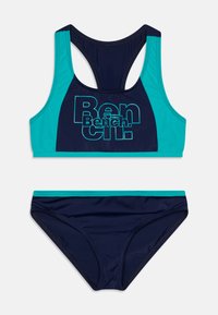 Marineblå bikini sæt med en farvet blokkeret crop top med turkise detaljer og et stort "Bench." logo, i kombination med en enkel bikini bund.