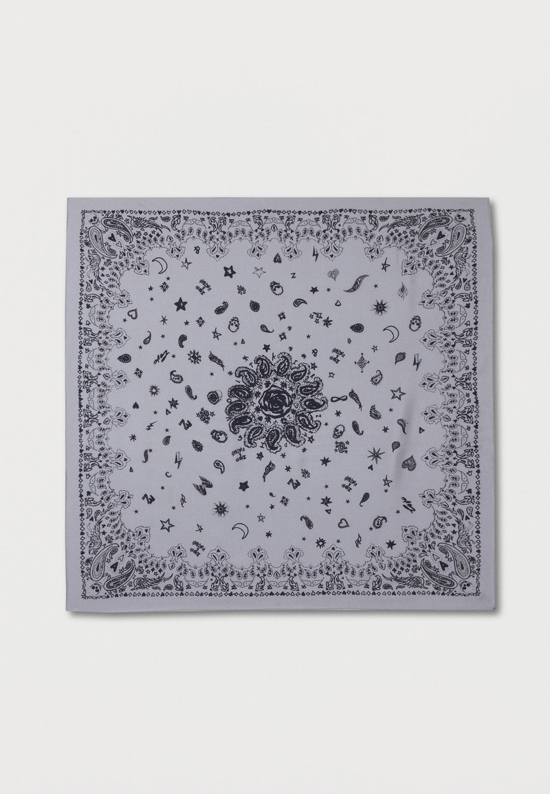 Ελαφρώς μοβ μπαντάνα με περίτεχνα μαύρα σχέδια παϊσλεϊ, αστέρια, φεγγάρια, καρδιές και σύμβολα αστραπής, τοποθετημένα σε συγκεντρικούς κύκλους.