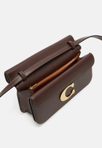 COACH LUXE REFINED IDOL BAG - Kézitáska - maple
