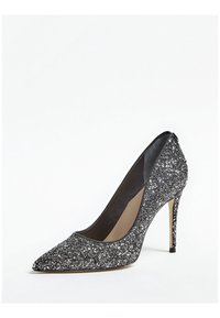 Zapato de tacón negro con un upper brillante, puntera puntiaguda y un diseño elegante. Presenta un tacón de aguja y un forro interior suave.