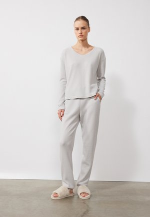Pyjamas - light grey