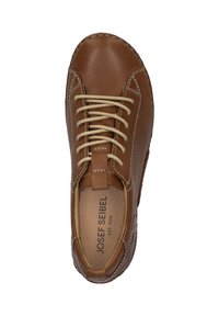 Braune Leder Schuhe mit runder Zehenpartie, ausgestattet mit cremefarbenen Schnürsenkeln und sichtbaren Nähten. Das Innere hat eine weiche Polsterung und Markierung des Herstellers.