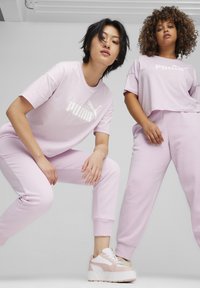 Puma CROPPED LOGO TEE - Apdrukāts T-krekls - grape mist