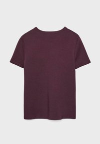 T-shirt corto a maniche corte di un semplice colore viola scuro, disteso e mostrato dal retro, con scollatura rotonda e cuciture semplici.