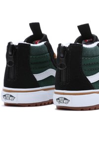 Zapatillas Vans en negro y verde con parte superior de ante y textil, cierre con cremallera, franja lateral blanca y suela de goma.