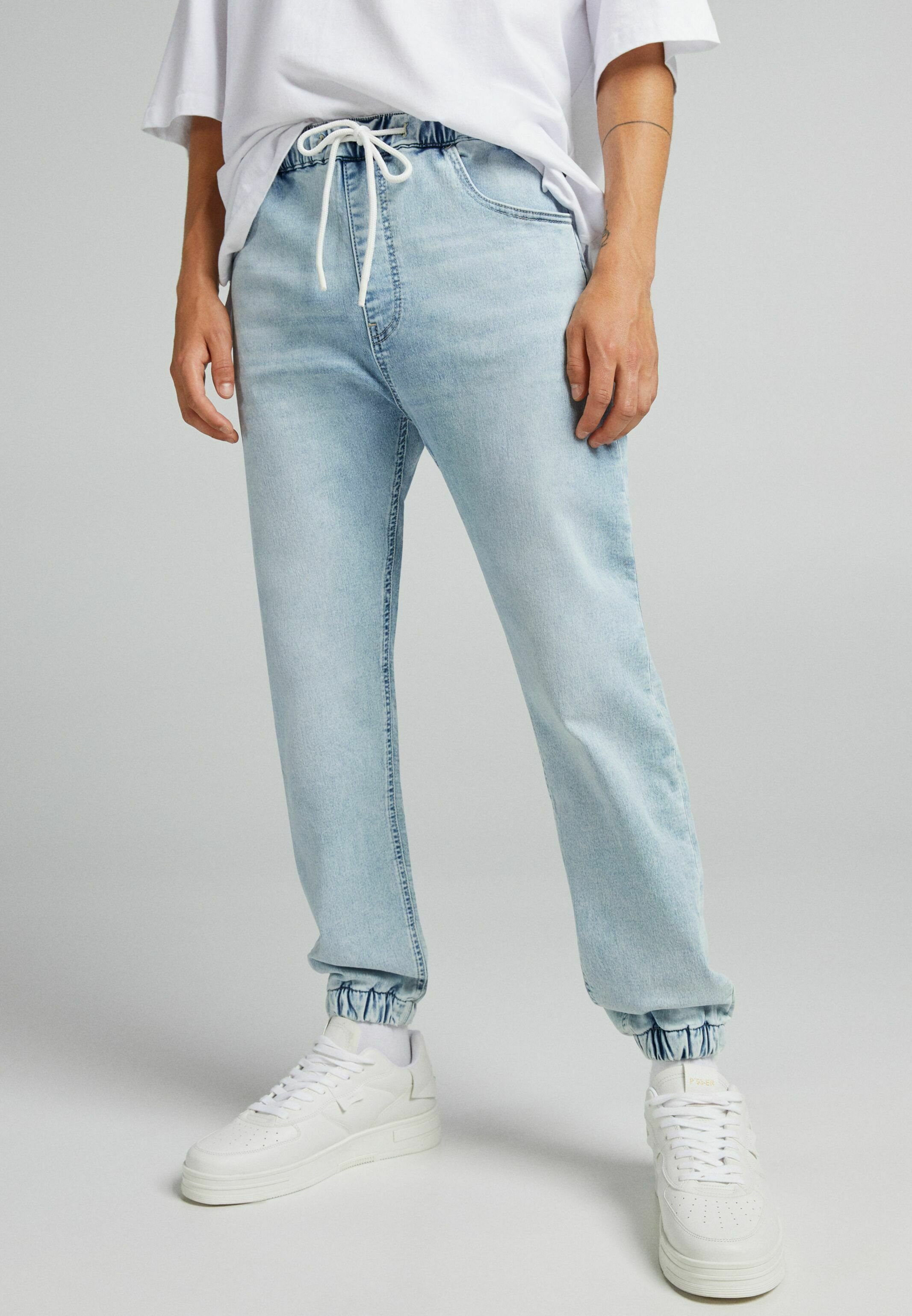 Bershka JOGGER - Relaxed fit jeans 
