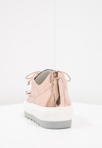 Steven New York Stringate sportive - rose gold-coloured