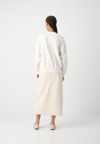 Marc O'Polo LOGO EMBROIDERY AT FRONT - Mikina - salty white