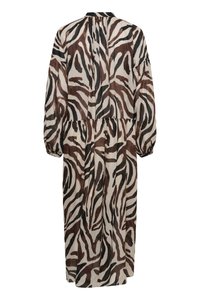 Robe longue ample avec des rayures zèbre marron, noires et beiges, manches longues bouffantes et taille froncée, vue de dos.