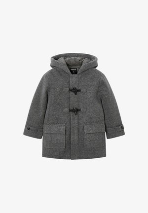 Abrigo gris para niño con capucha, cierres de palanca, puños abotonados y dos bolsillos frontales con solapa, presentado sobre un fondo blanco.