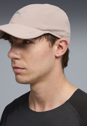 Puma, EVERYDAY RUNNING BASEBALL-CAP UNISEX - Cap - sandstone